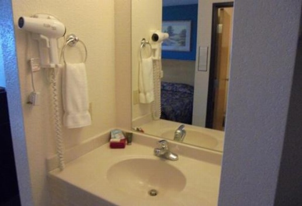 Herington Inn and Suites image 2